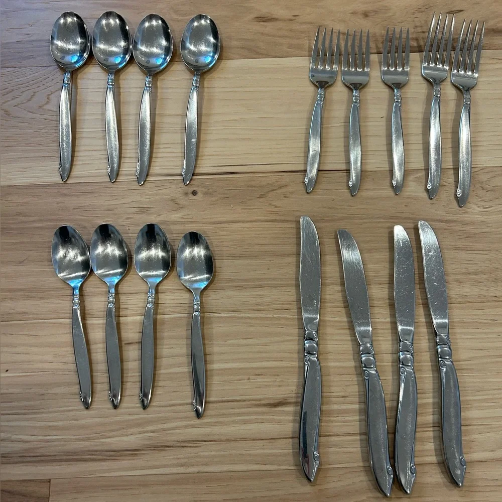 Oneida Stainless Steel Flatware Set - Dishwasher Safe
